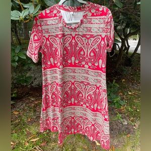 Pretty soft print short sleeve dress. Machine wash .Size XL never worn.